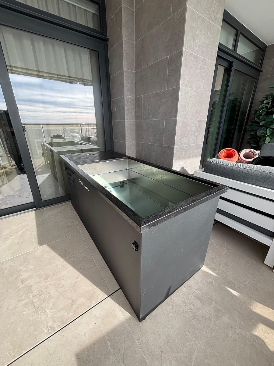 Ice bath instalado en la terraza de una vivienda en Alicante