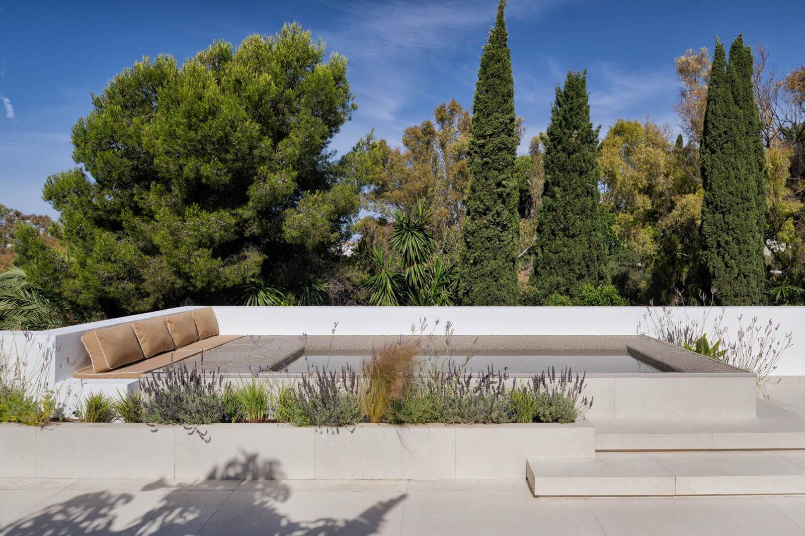mini piscina elevada instalada en azotea marbella